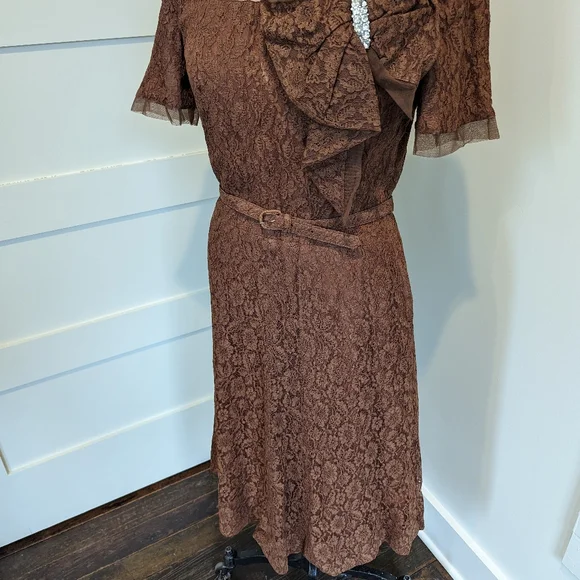 Stunning Vintage 1940s Volup Brown Lace Dress with Matching Belt and Gloves